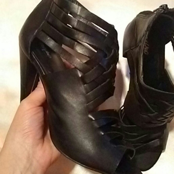 Zippered Mossimo heels 7 1/2 - Picture 2 of 4